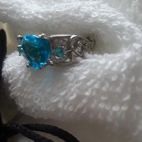 Turquoise blue heart shaped ring. - Picture 2 of 6